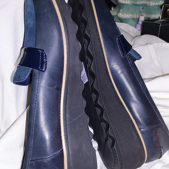 Clarks Women's Blue Loafers - Picture 2 of 5